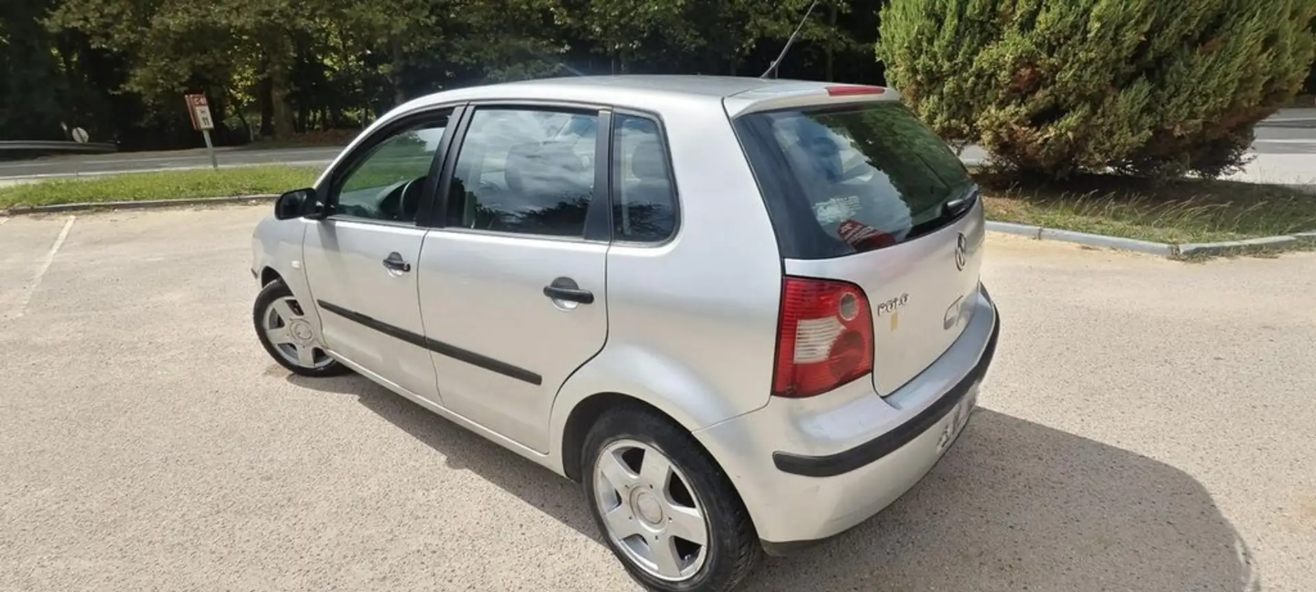 Volkswagen Polo 1.2 Gasolina Gris - 2