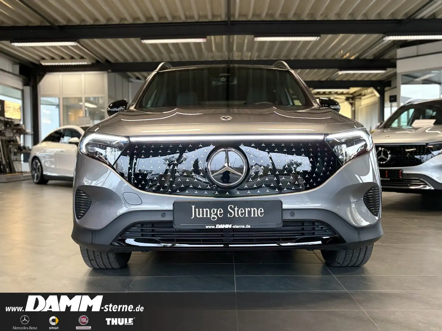 Mercedes-Benz EQB 300 EQB 300 4M ElectricArt Adv+/360°/Pano/7-S./+Flex Grau - 2
