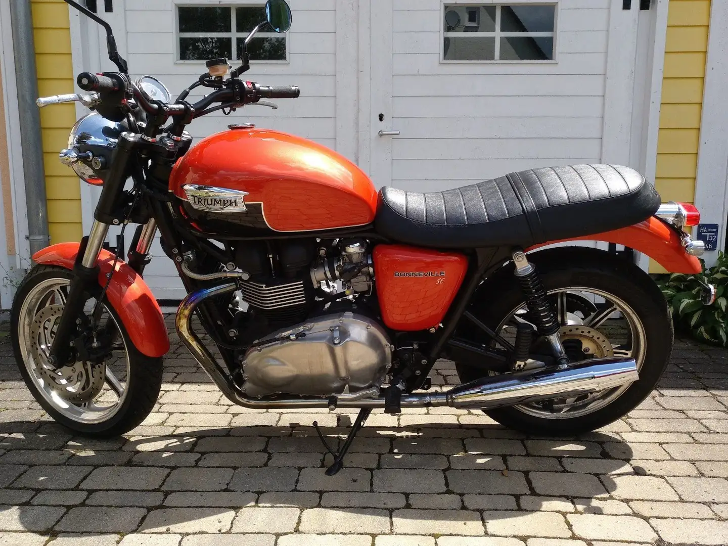 Triumph Bonneville SE Oranj - 2