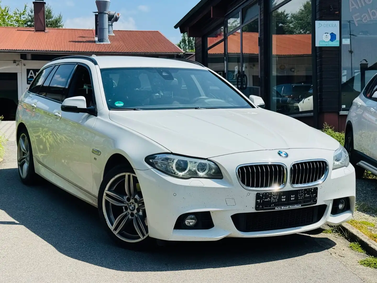 BMW 520 Touring 520 d xDrive M Paket Kamera 1.Hand Weiß - 1