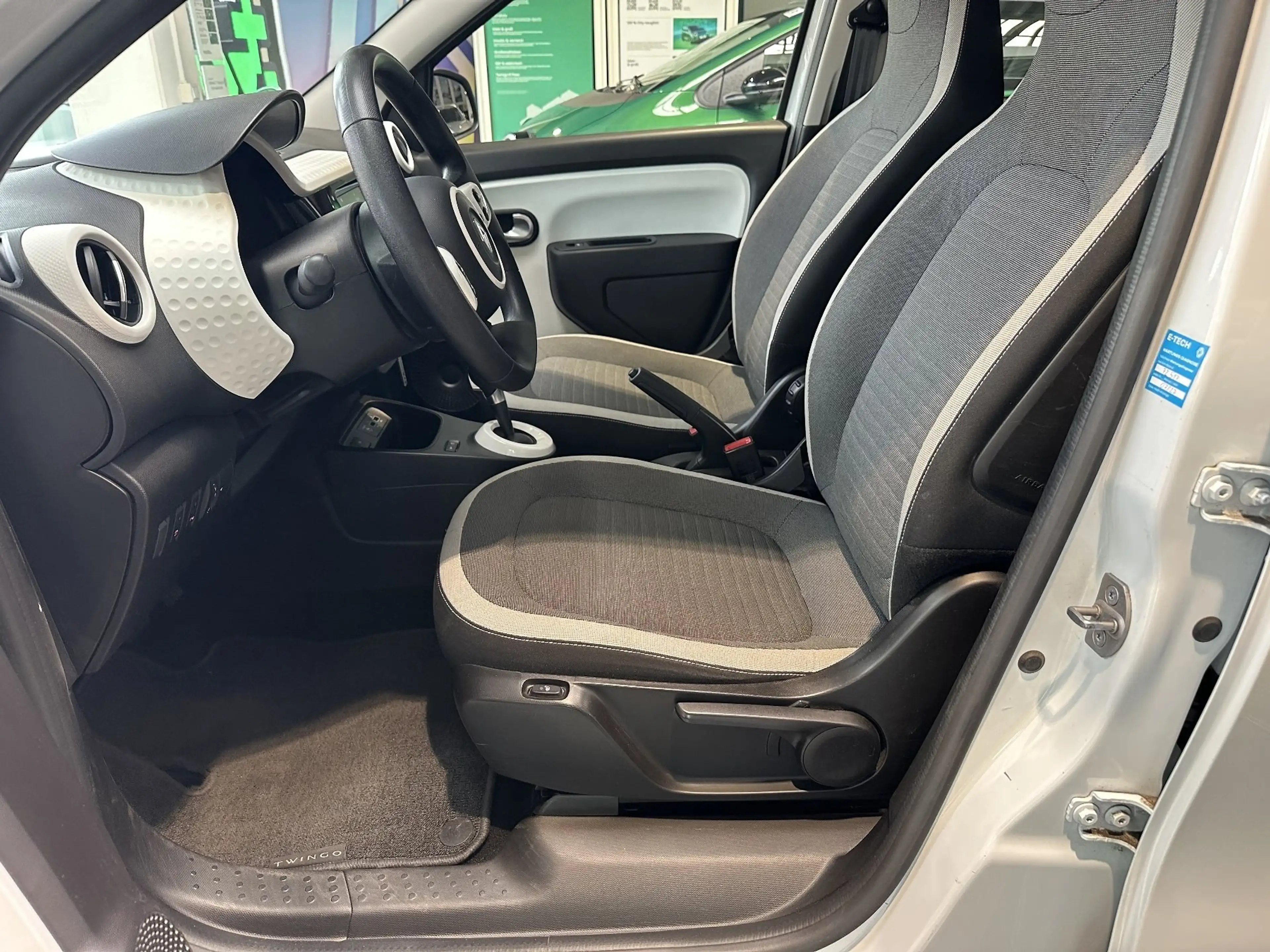 Renault Twingo Electric Equilibre — photo 28