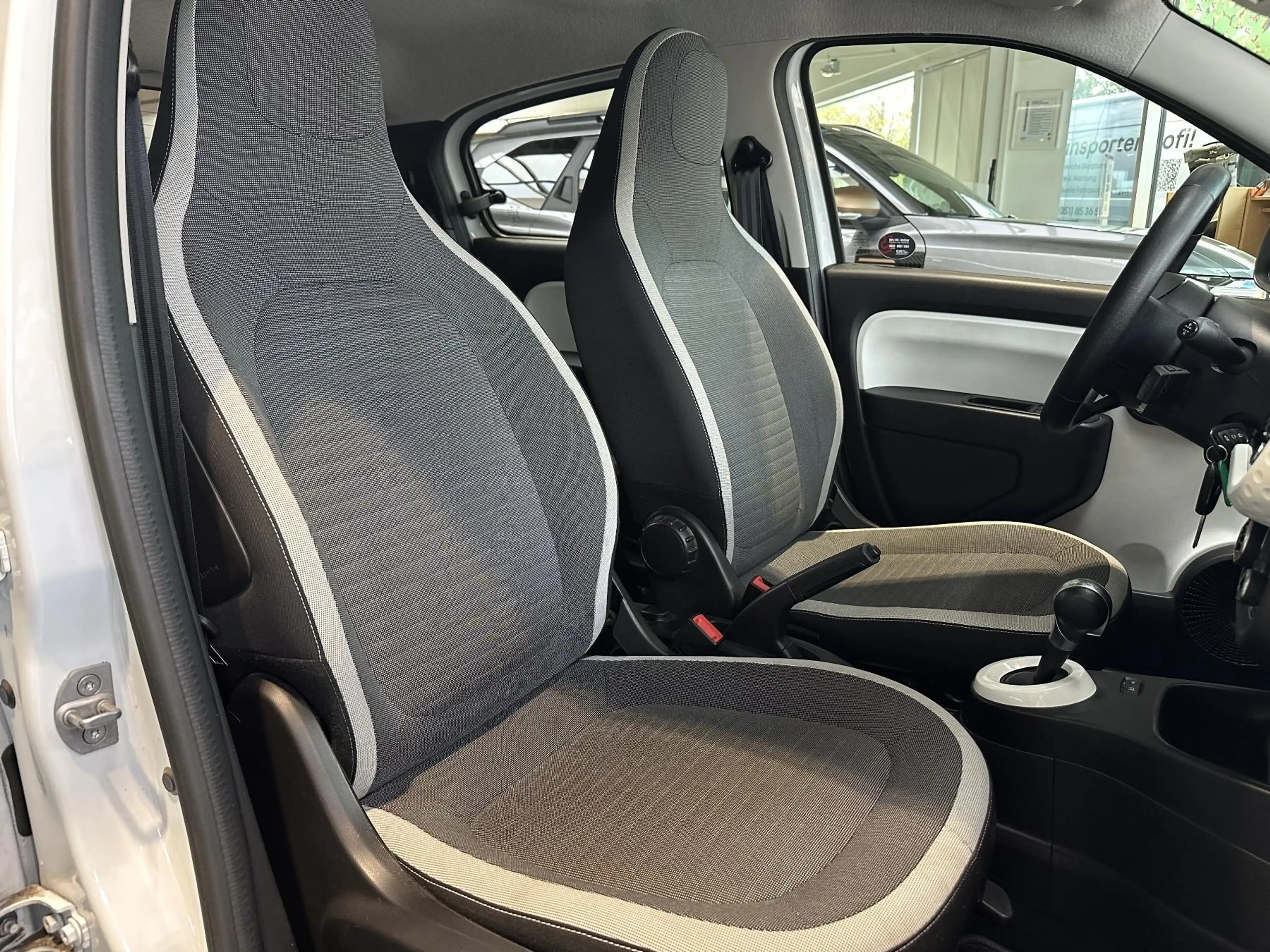 Renault Twingo Electric Equilibre — photo 11