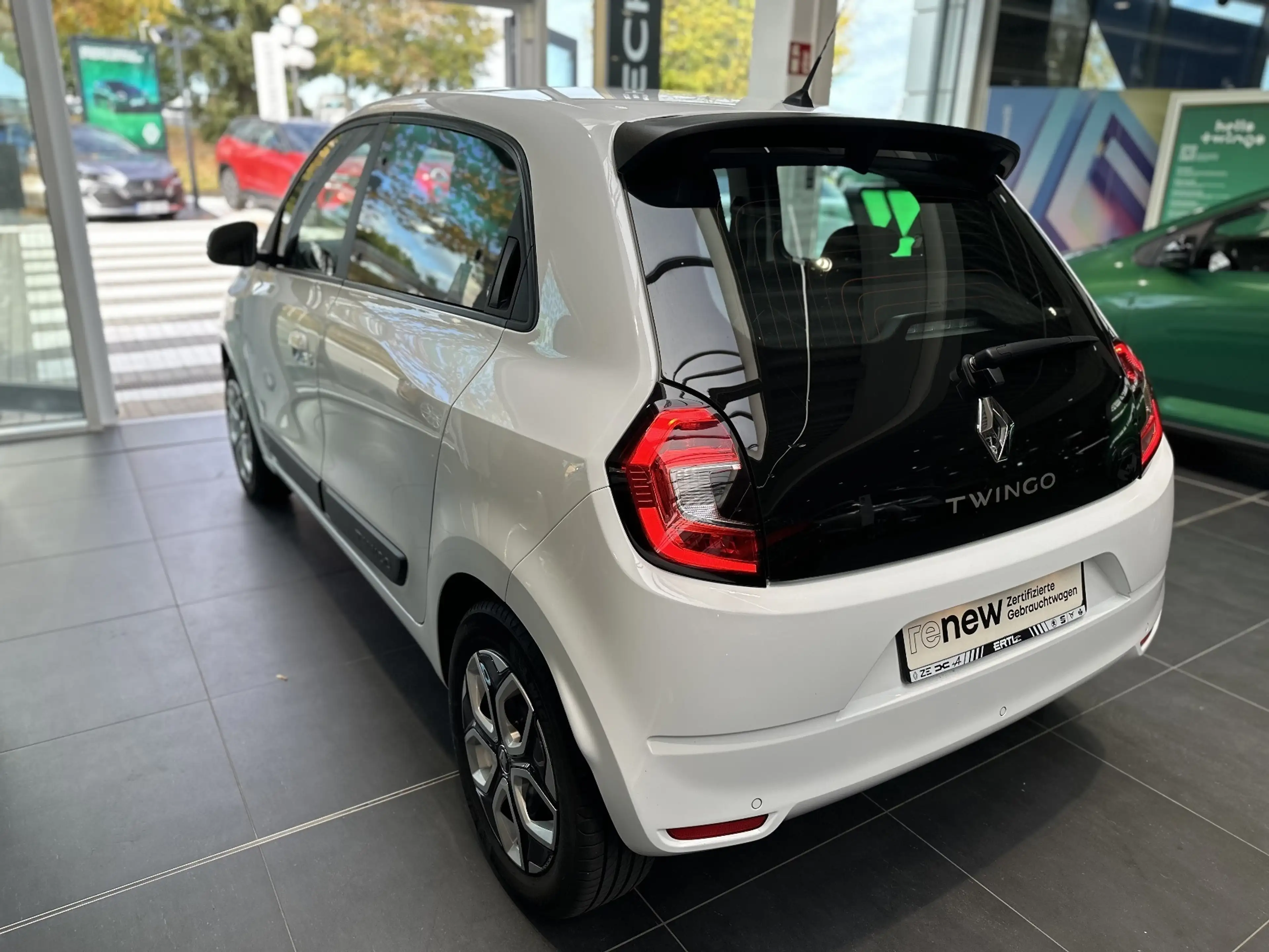 Renault Twingo Electric Equilibre — photo 22