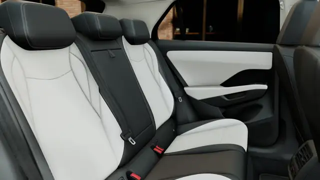Volkswagen T-Roc view 10
