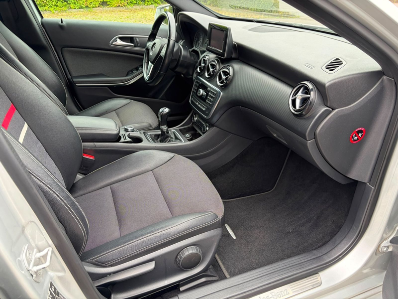 Mercedes-Benz A 180 BlueEfficiency Style VORb.Navi/Leder/SH/17 — photo 10