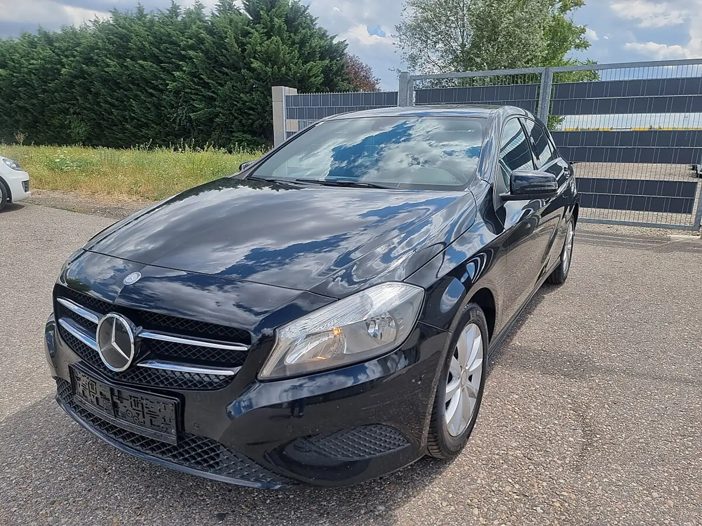 Mercedes-Benz A 180 CDI BlueEfficiency Edition Lifestyle Schwarz - 2