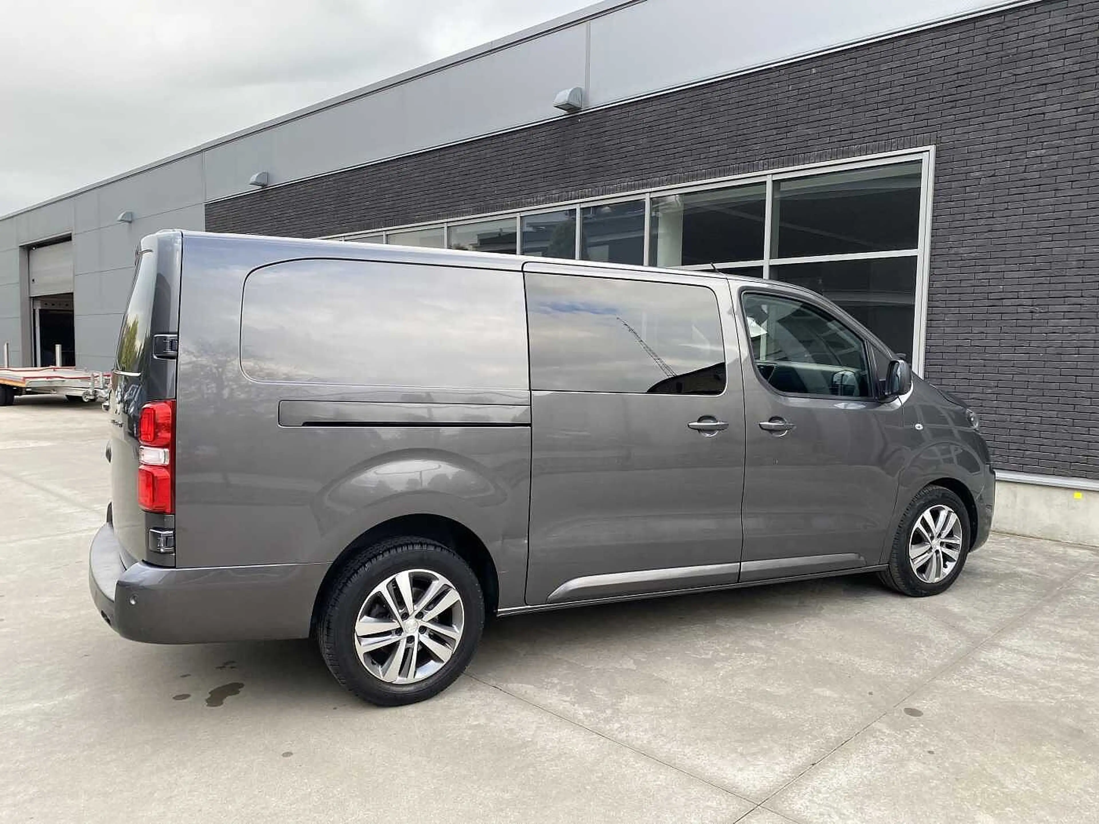 Peugeot Expert 2.0 BlueHDi L3 Dubbele Cabine Asphalt S&S Automaat — photo 5