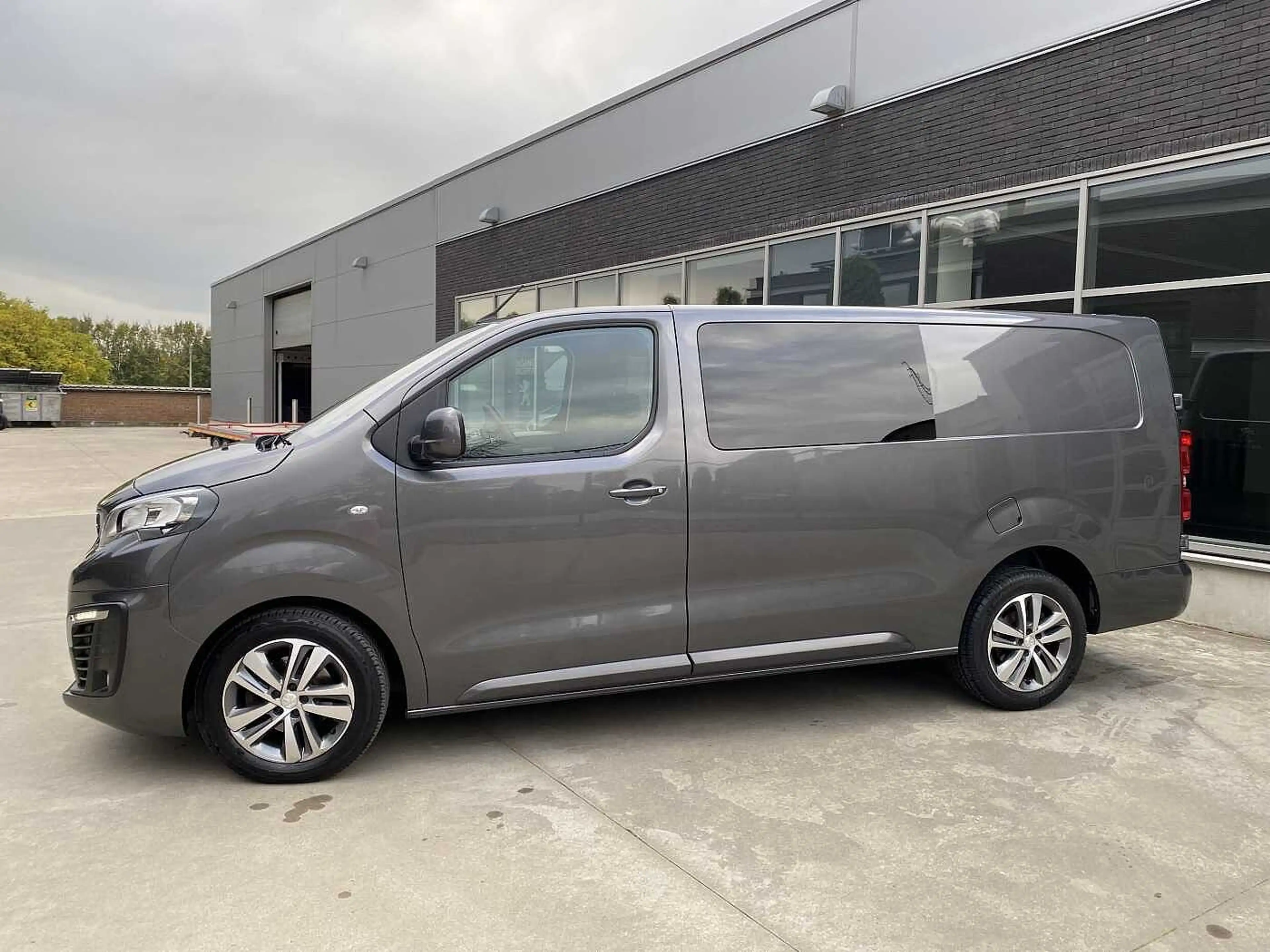 Peugeot Expert 2.0 BlueHDi L3 Dubbele Cabine Asphalt S&S Automaat — photo 4