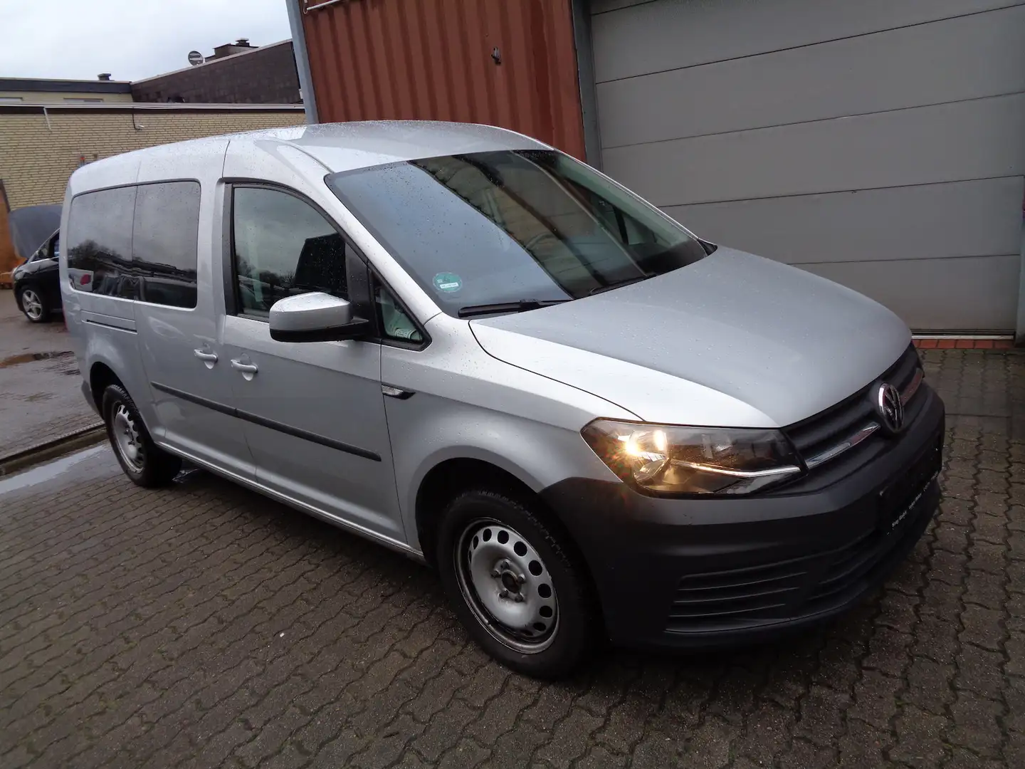 Volkswagen Caddy Maxi 2.0 TDI Life, DSG, 5 Sitze, PDC Silber - 1