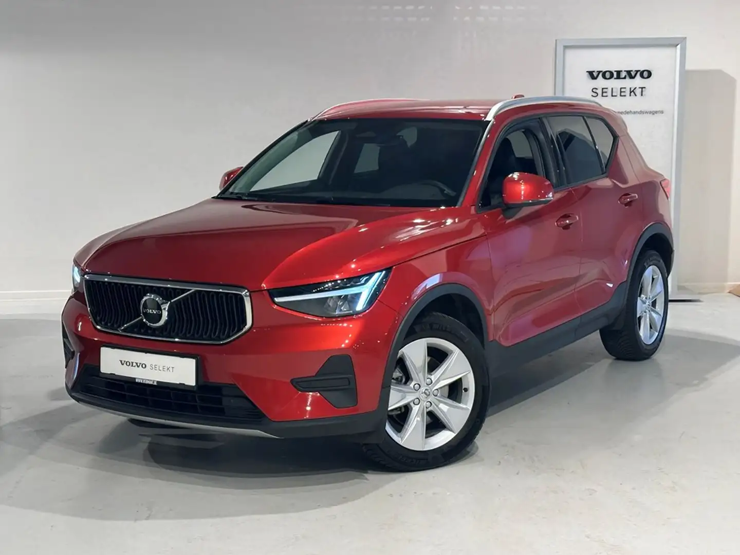 Volvo XC40 B3 Mild Hybride + LEDER Rood - 1