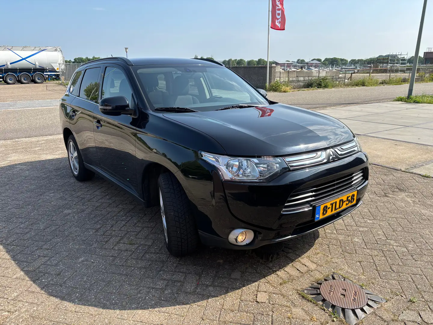 Mitsubishi Outlander Outlander 2.0 Intense Zwart - 2