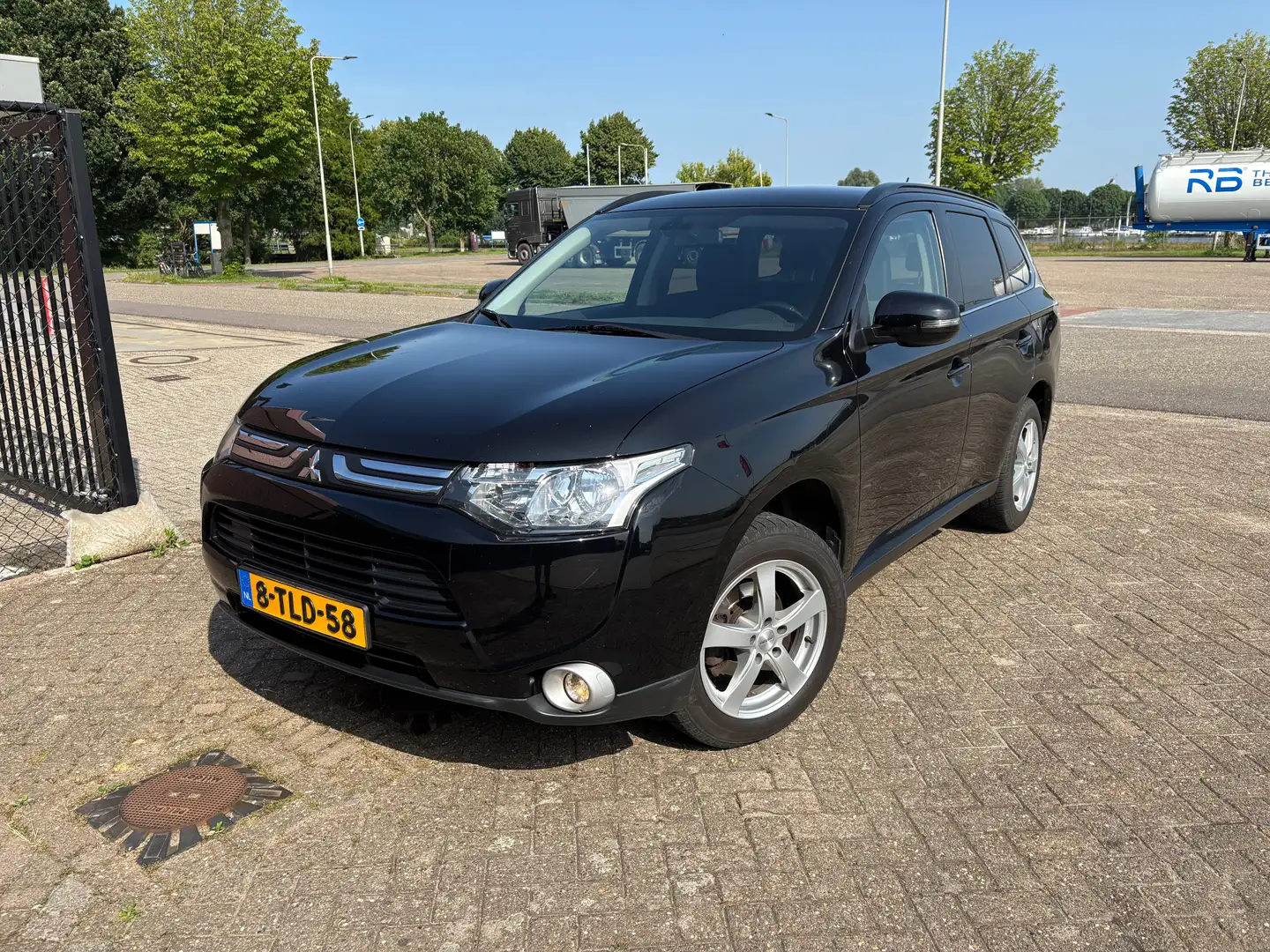 Mitsubishi Outlander Outlander 2.0 Intense Zwart - 1