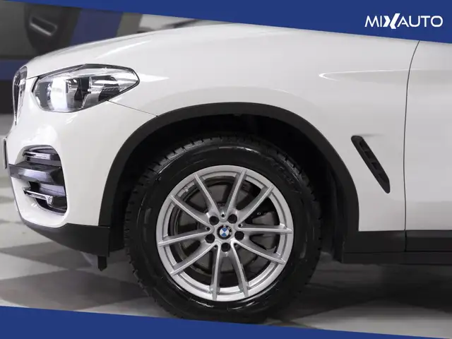 BMW X3 view 8
