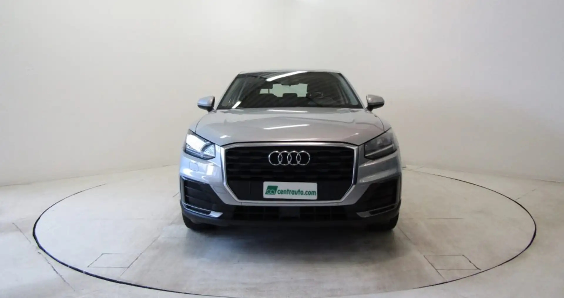 Audi Q2 30 TDI 1.6 TDI Manuale Business 2WD Stříbrná - 2