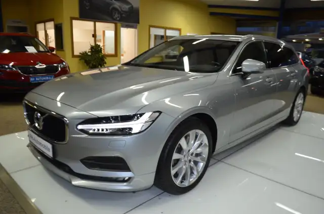 Volvo V90 Kombi Momentum AUTOMATIK / NAVI / XENON