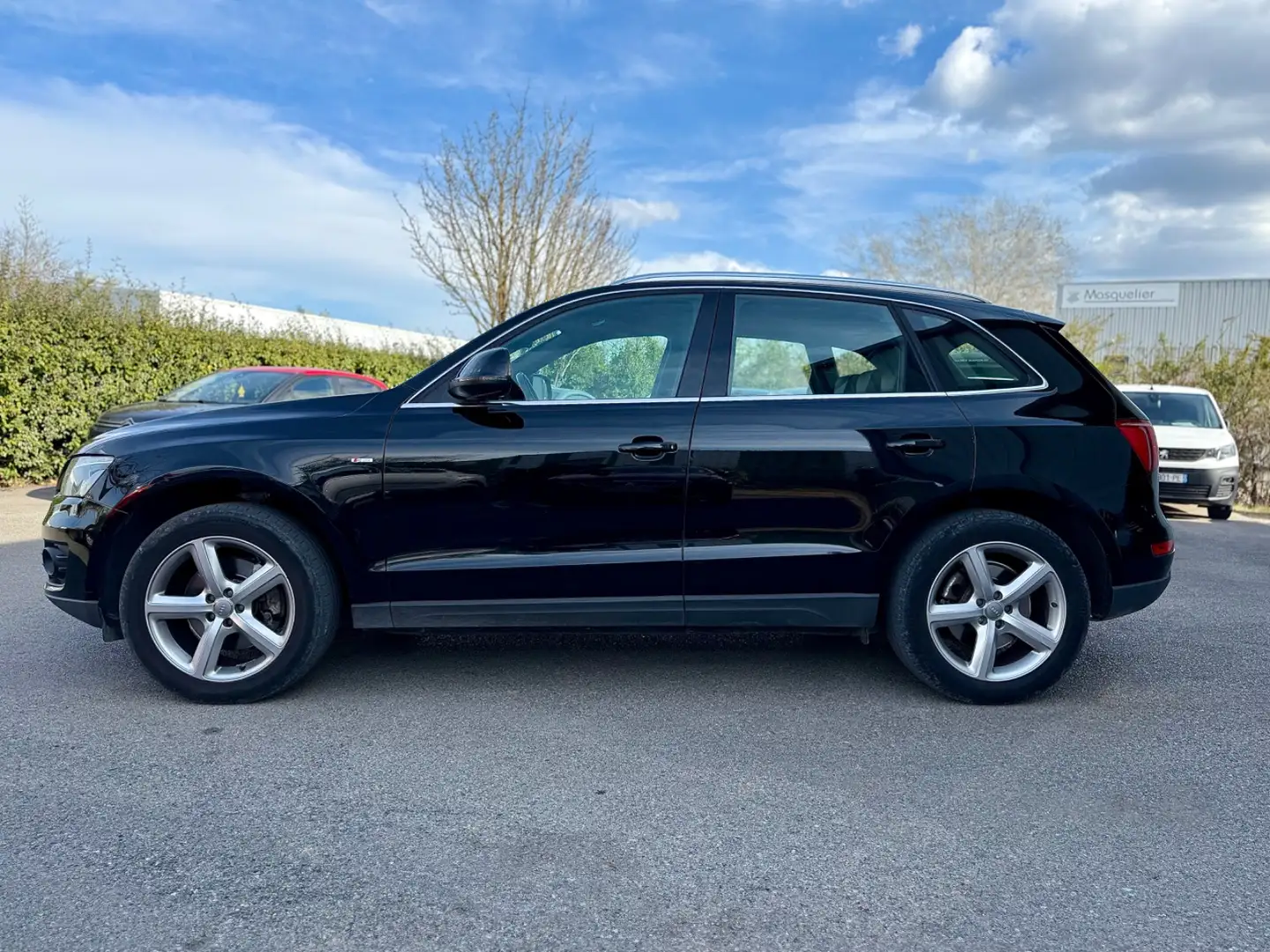 Audi Q5 Quattro S Line S tronic 7 Černá - 2