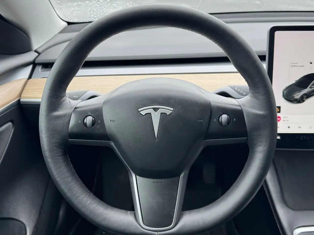 Tesla Model 3 снимка Tesla Model 3