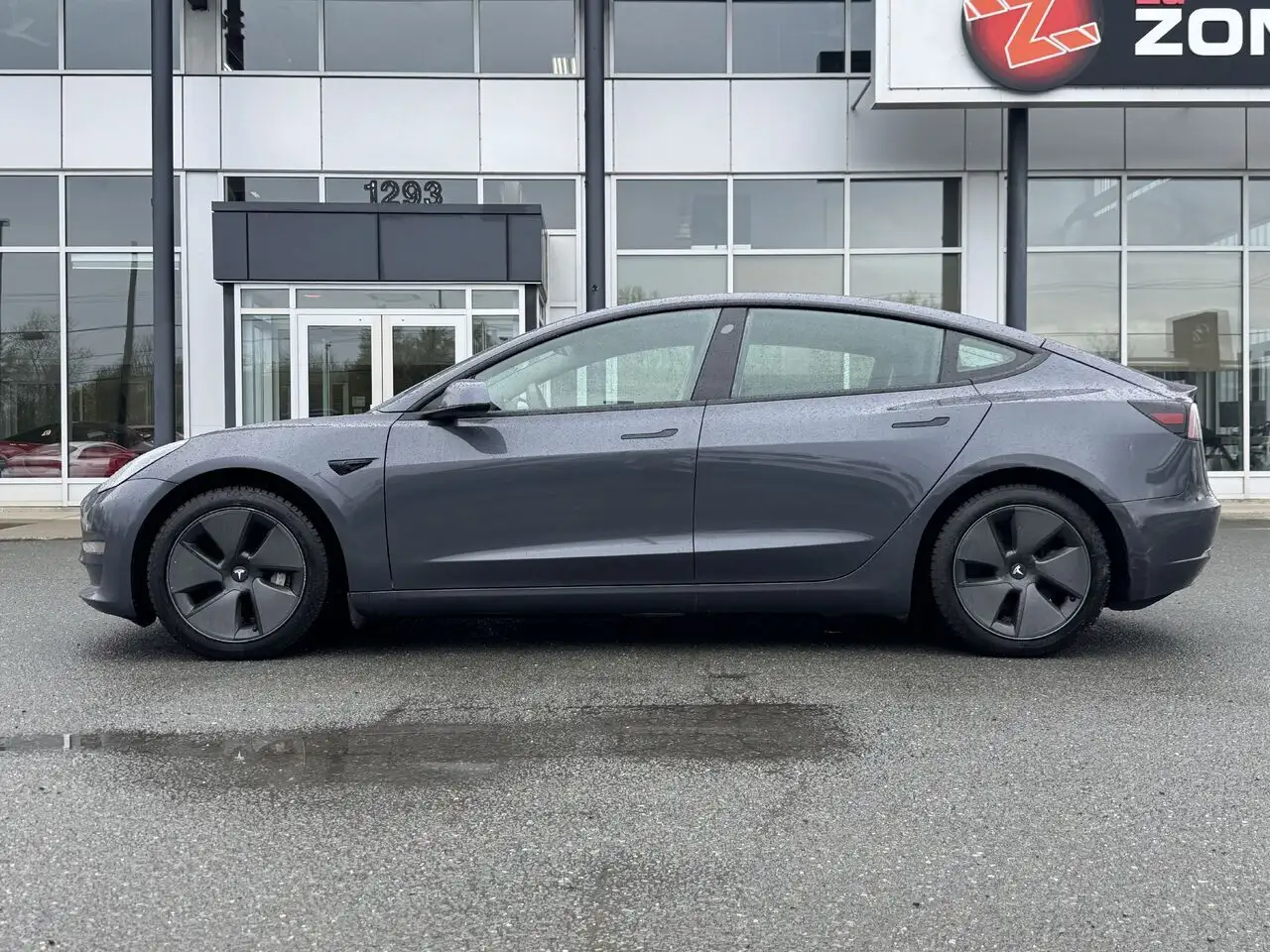 Tesla Model 3 снимка Tesla Model 3