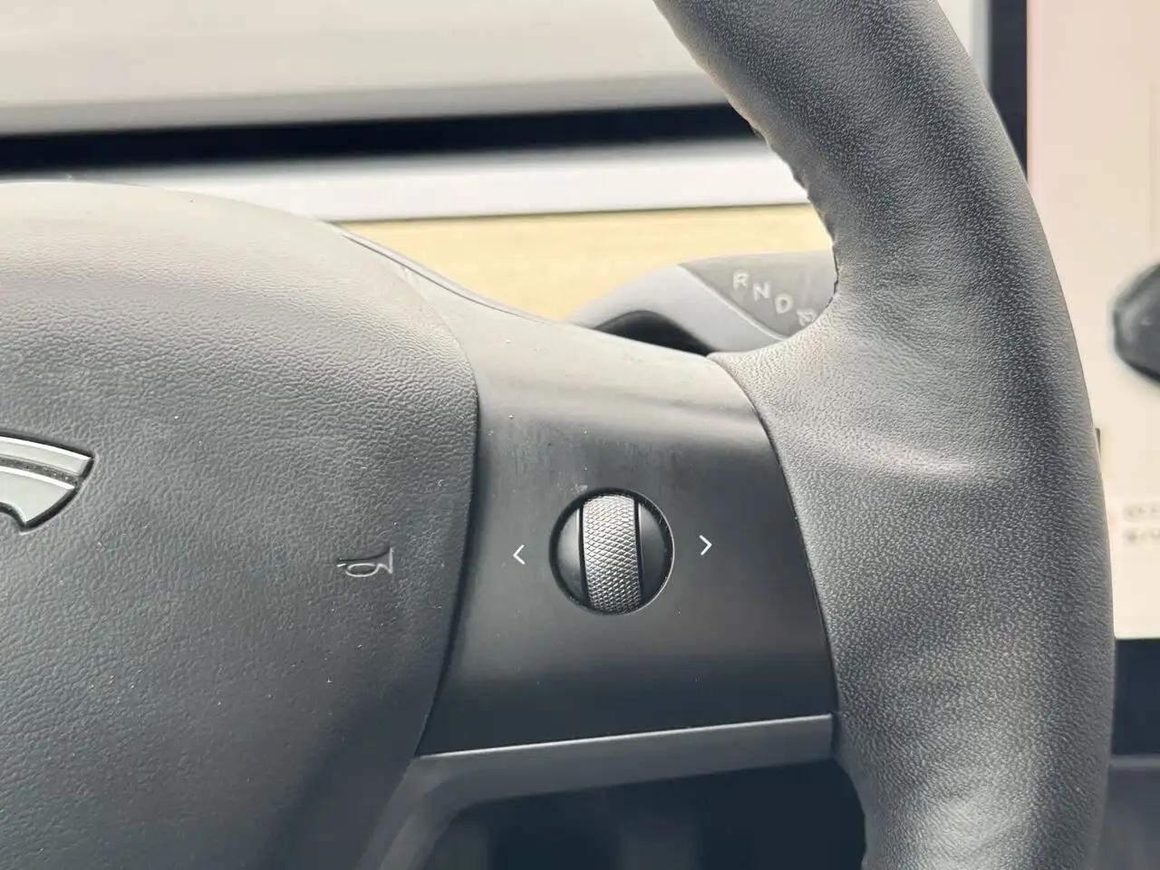 Tesla Model 3 снимка Tesla Model 3