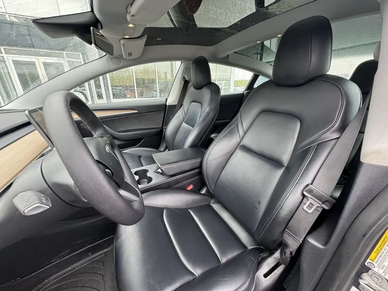 Tesla Model 3 снимка Tesla Model 3