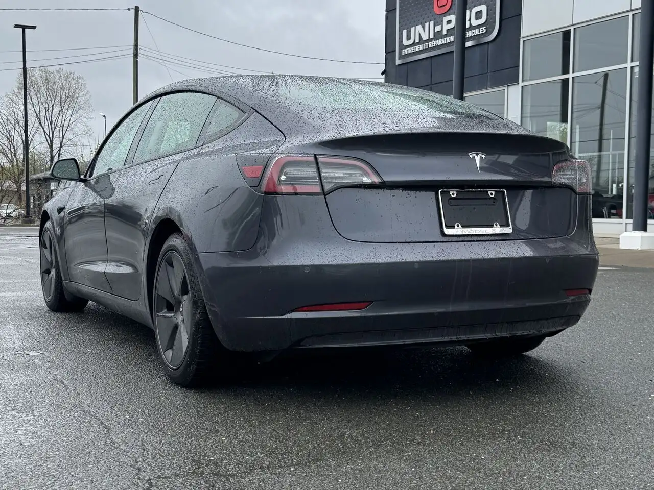 Tesla Model 3 снимка Tesla Model 3