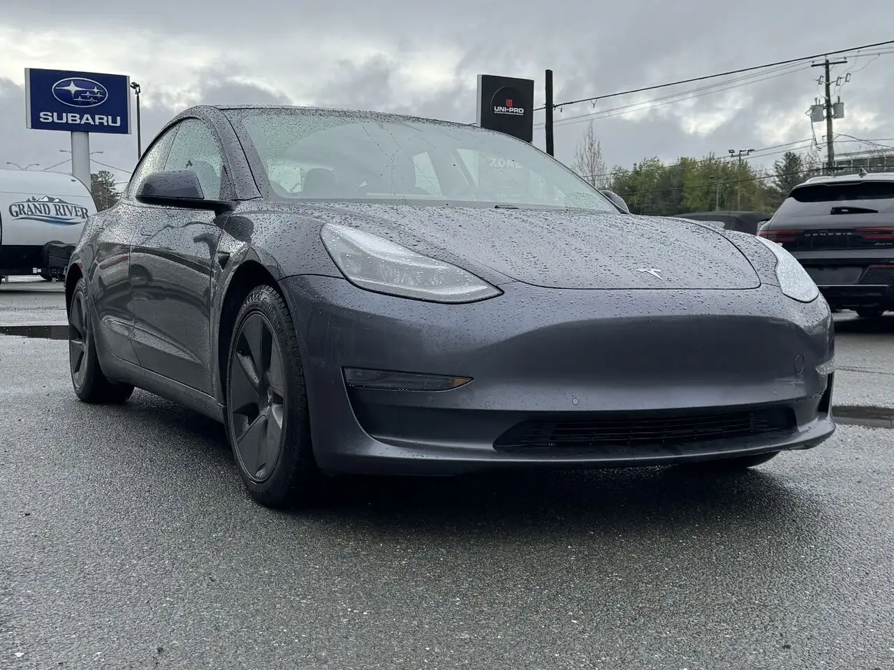 Tesla Model 3 снимка Tesla Model 3