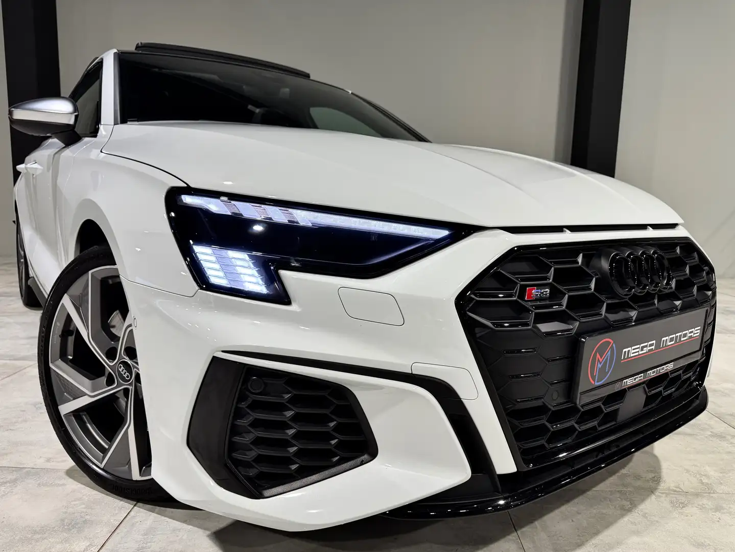 Audi S3 2.0 TFSi 310CV PANO KEYLES DiSTRO B&O CAMERA FULL Wit - 1