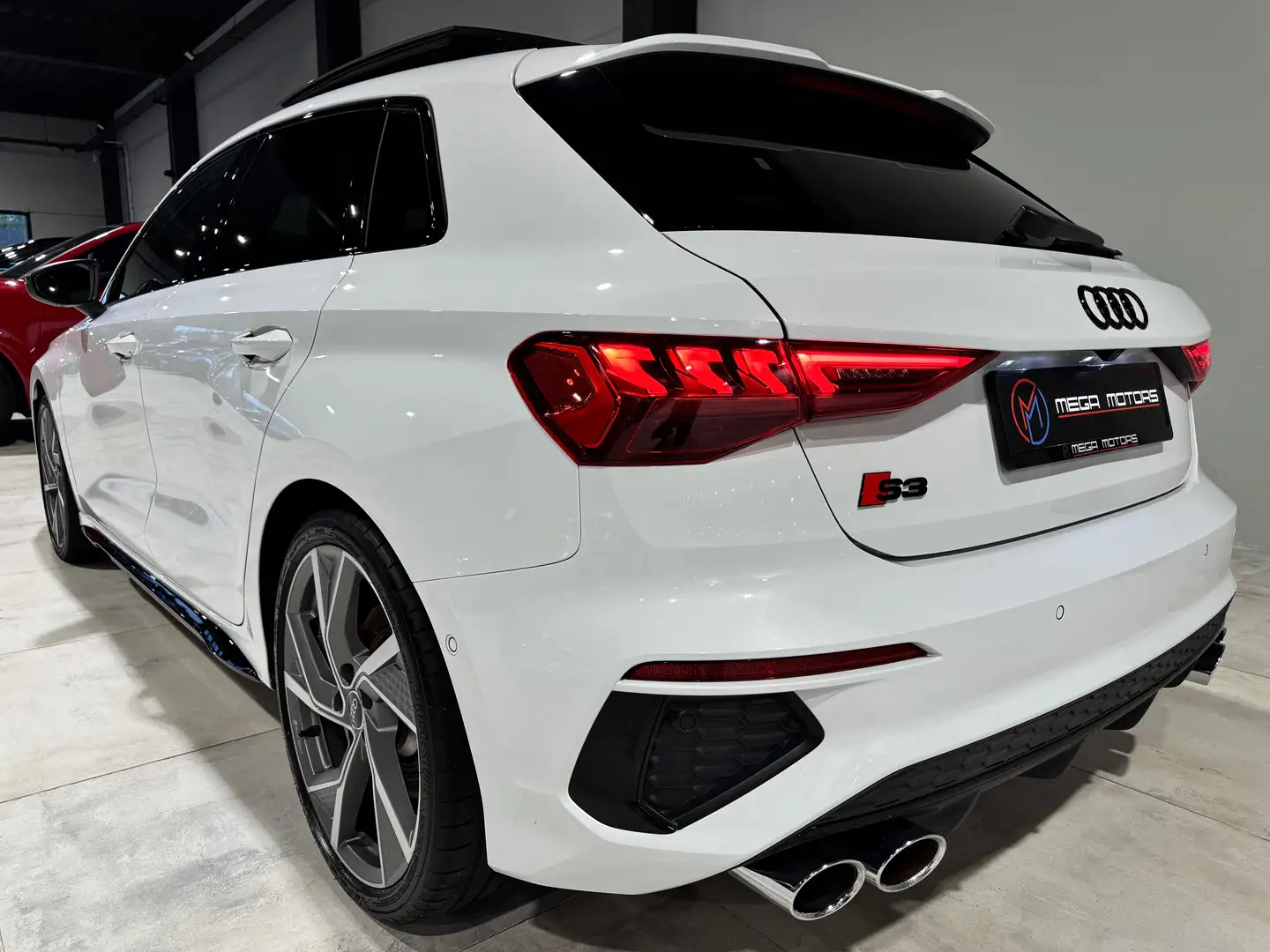 Audi S3 2.0 TFSi 310CV PANO KEYLES DiSTRO B&O CAMERA FULL Wit - 2