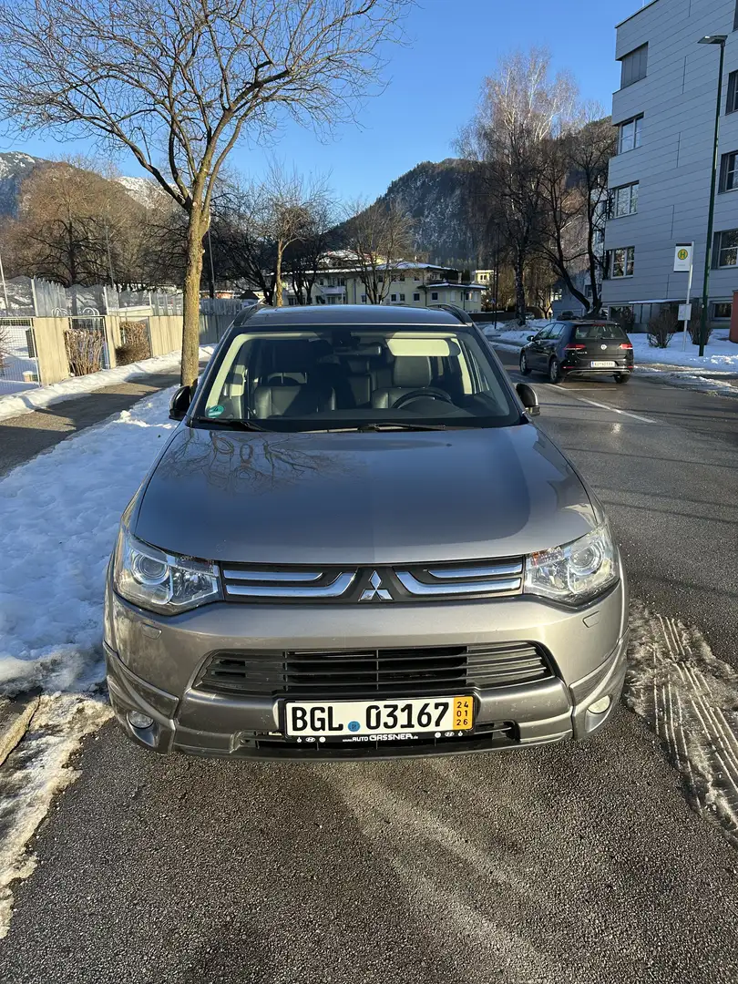Mitsubishi Outlander 2.2 DI-D 4WD Automatik Intense - 2