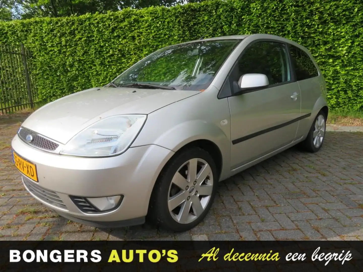 Ford Fiesta 1.6-16V FUTURA Gris - 1