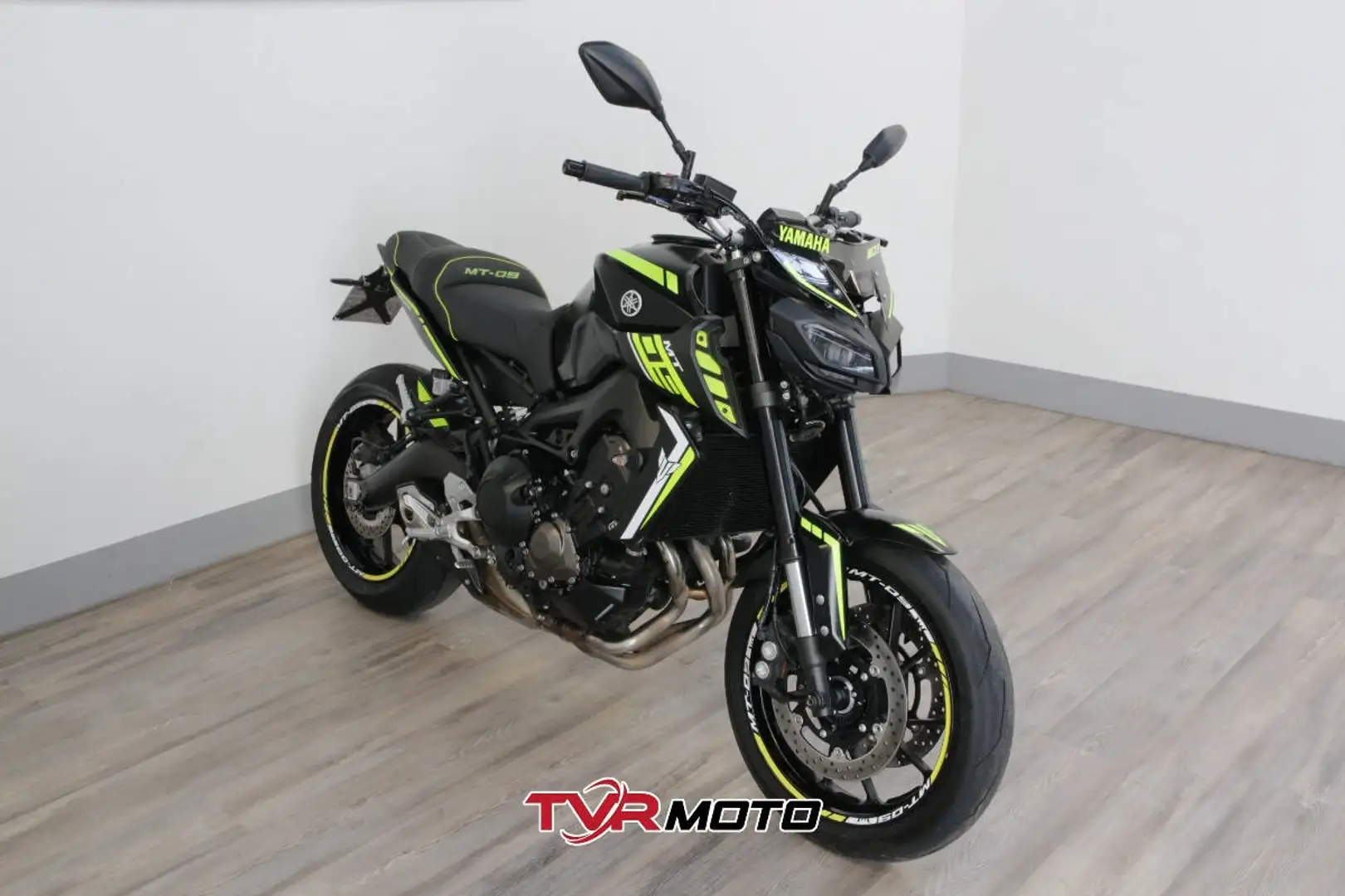 Yamaha MT-09 (2017 - 20) Bílá - 1