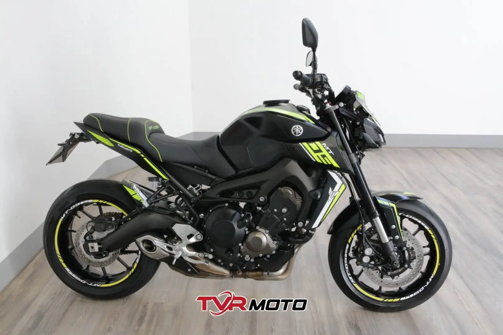 Yamaha MT-09 (2017 - 20) Bílá - 2
