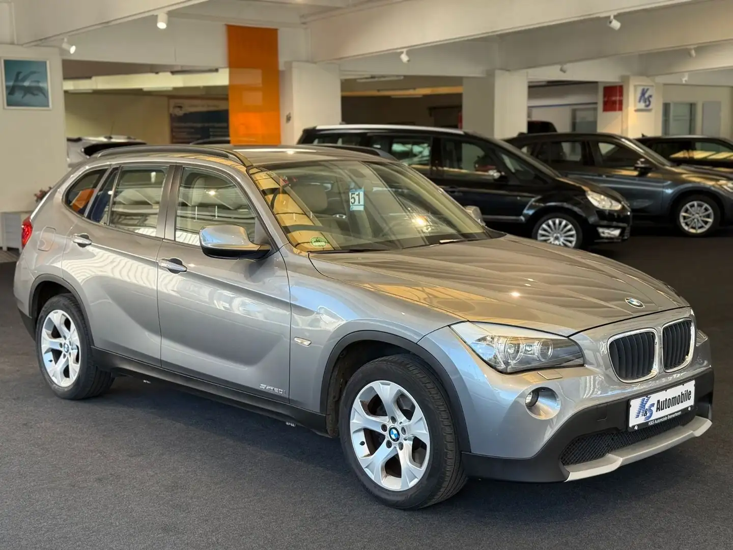 BMW X1 Baureihe X1 20 i sDrive*LEDER*SITZH.* Grau - 1