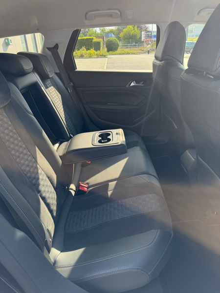 Peugeot 308 308 SW 1.5 BlueHDi Roadtrip S — photo 6