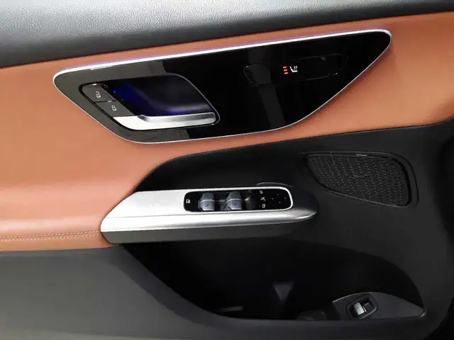 Mercedes-Benz GLC view 16