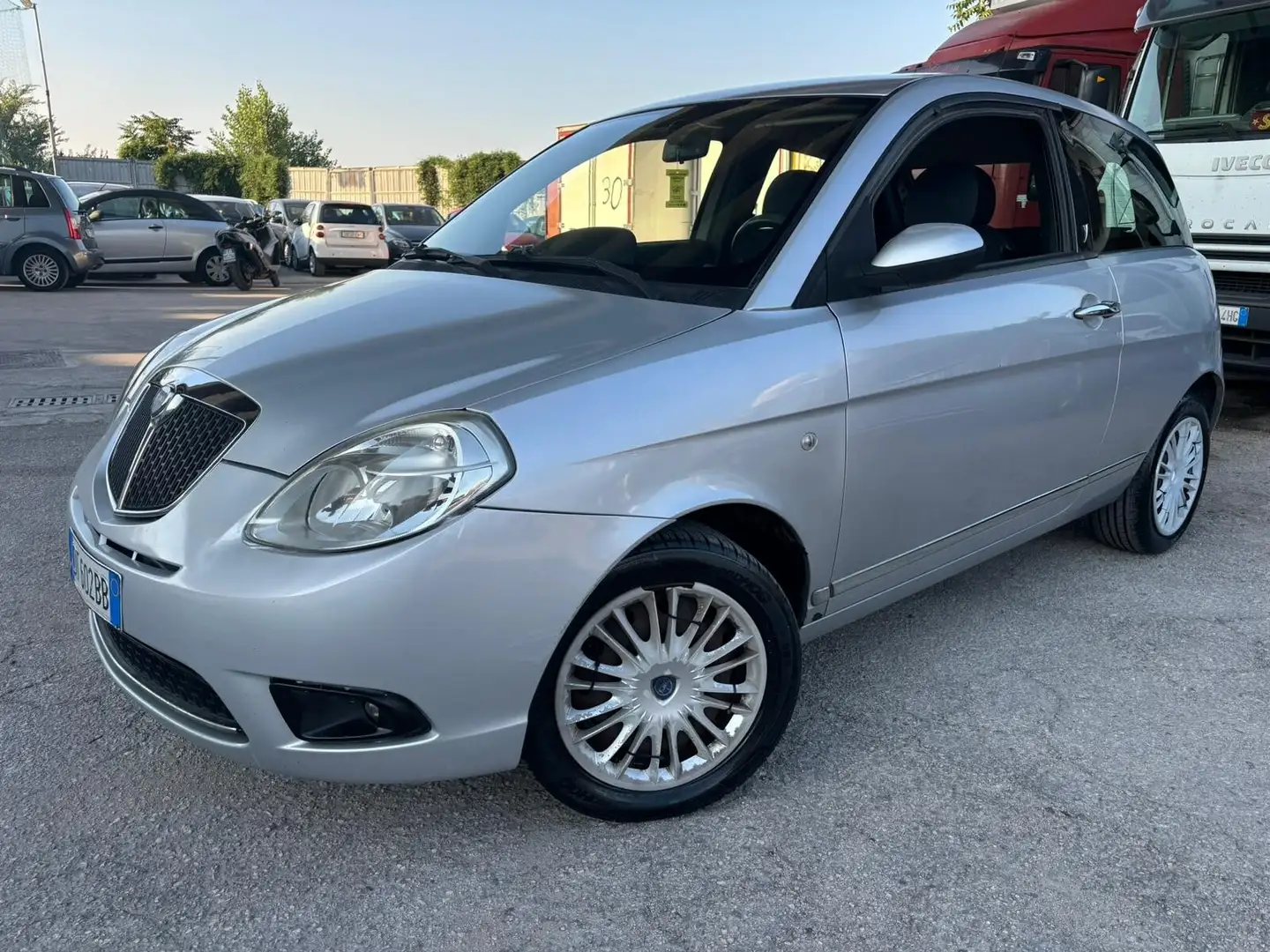 Lancia Ypsilon 1.2 Argento Gris - 1