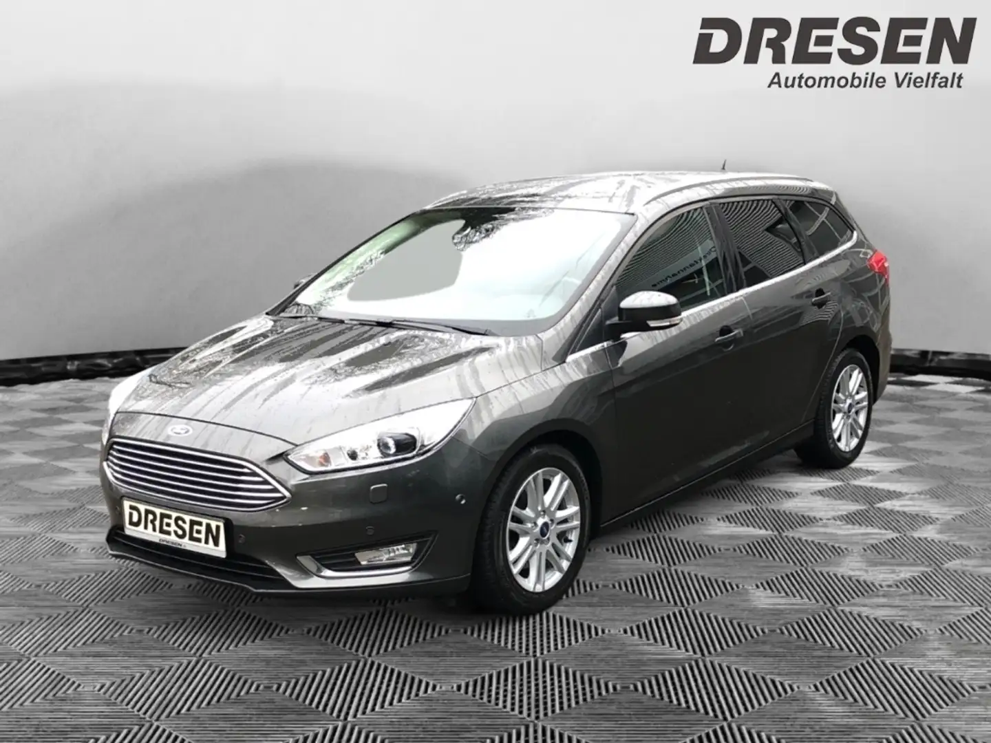 Ford Focus Titanium Turnier 1.5l EcoBoost Navi Leder Soundsys Grijs - 1