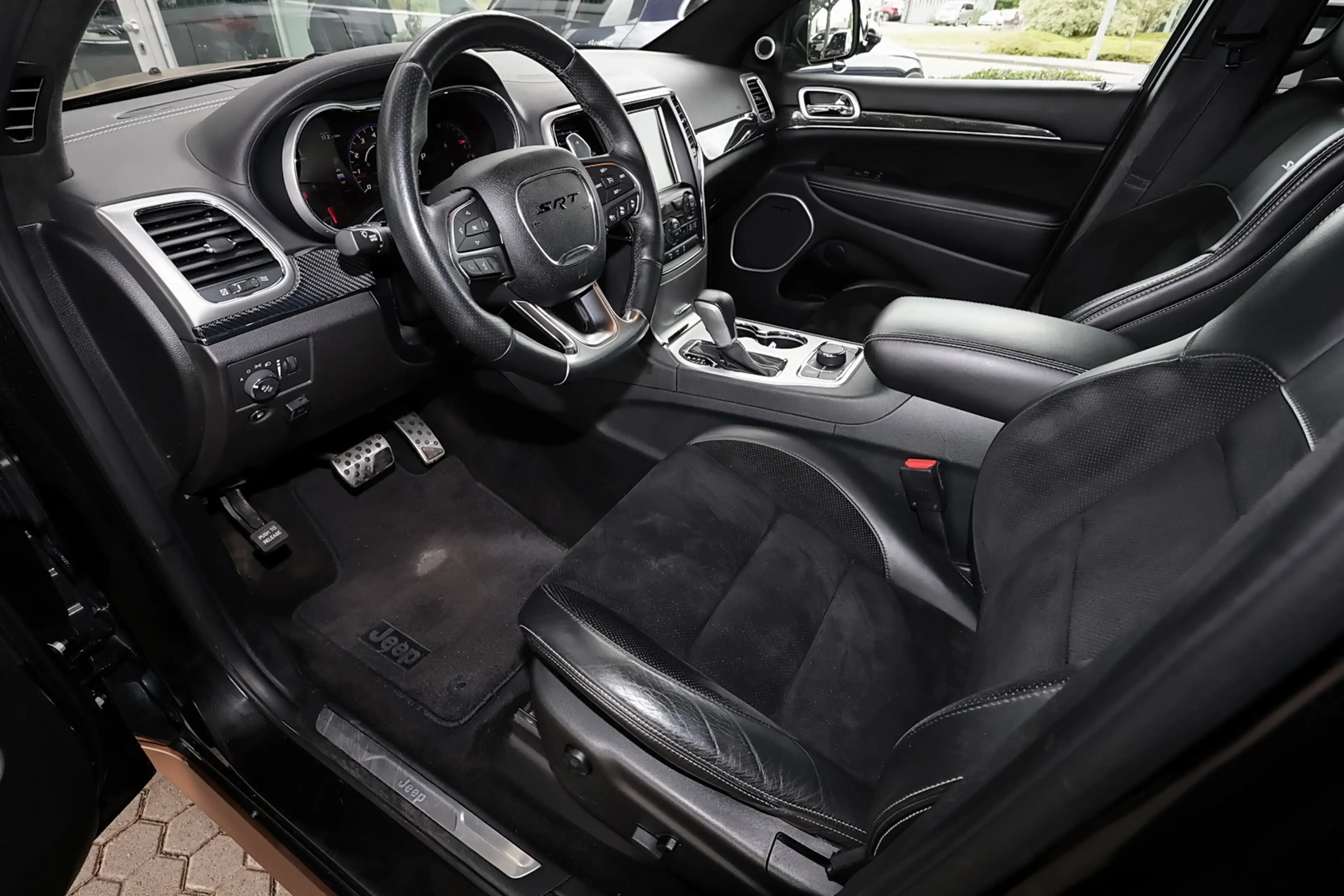 Jeep Grand Cherokee 6,4 SRT — photo 9