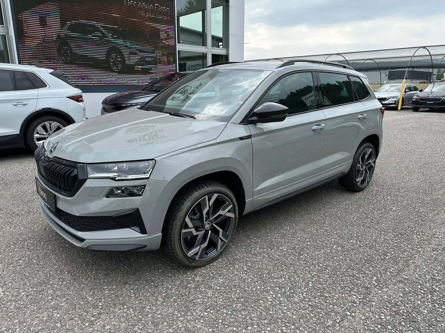 Skoda Karoq Sportline TSI DSG ACT Gris - 2