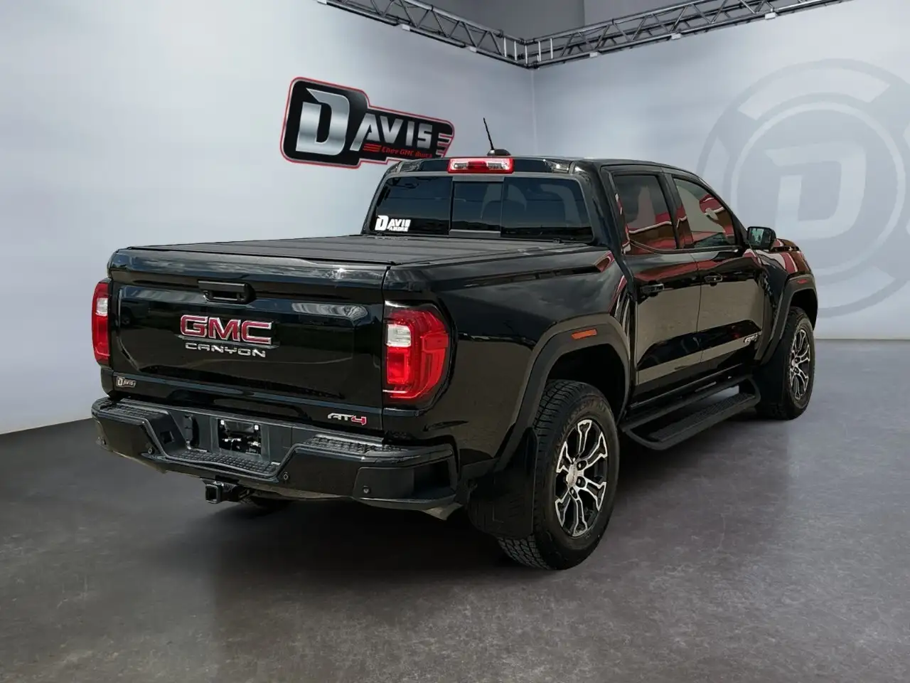 GMC Canyon photo GMC Canyon