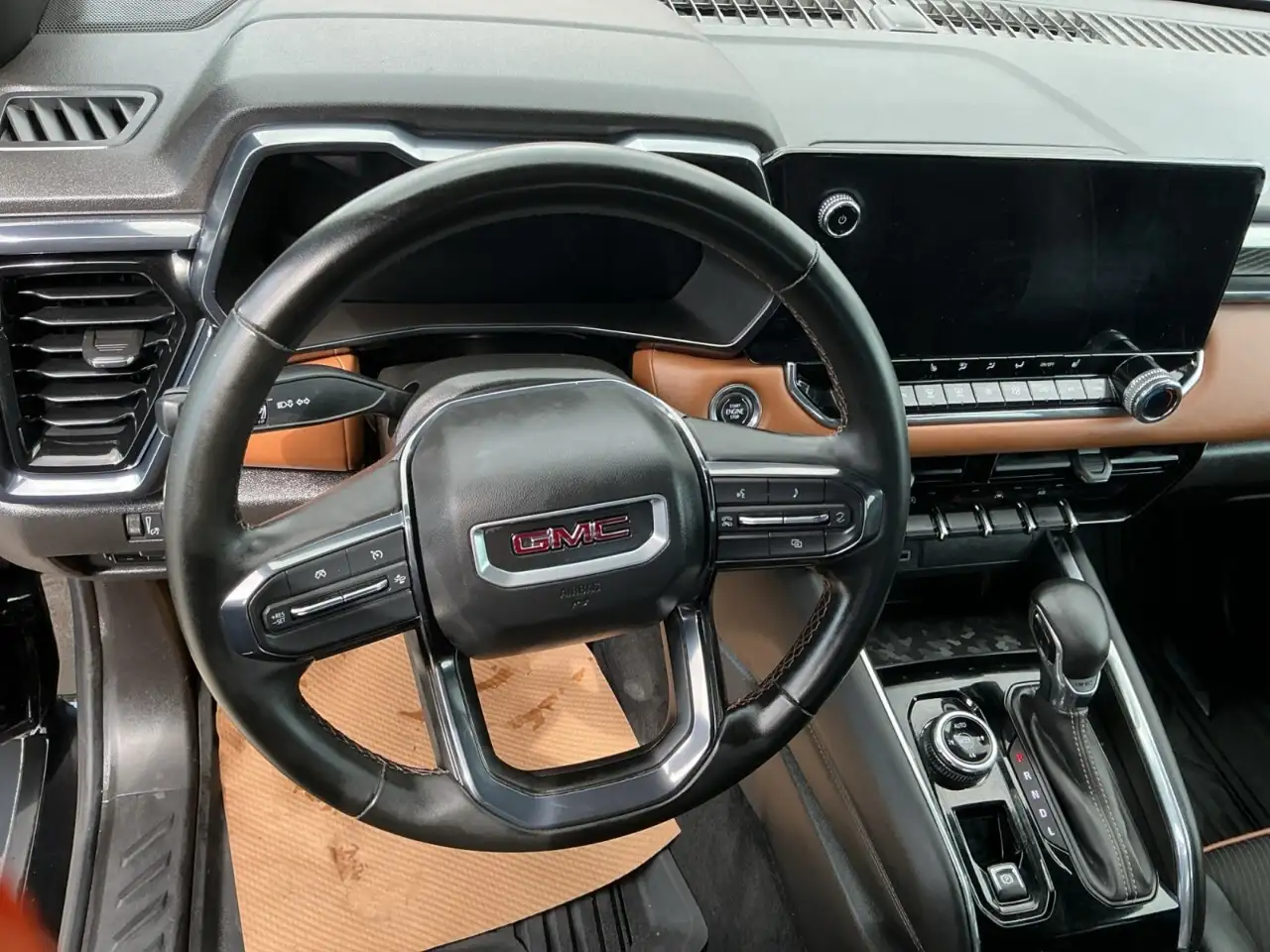 GMC Canyon photo GMC Canyon