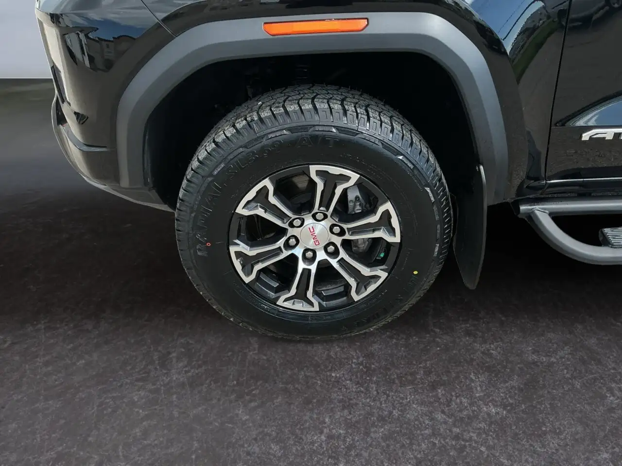 GMC Canyon photo GMC Canyon