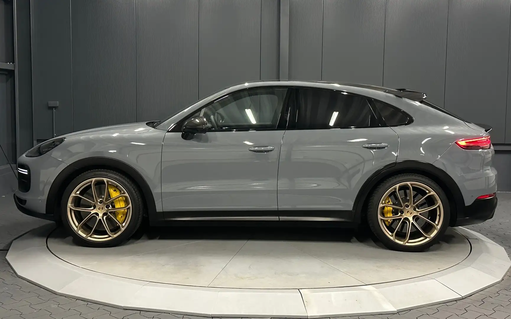 Porsche Cayenne Coupé Turbo GT*Carbon*Nachtsicht*Chrono*SoftClo Szary - 2