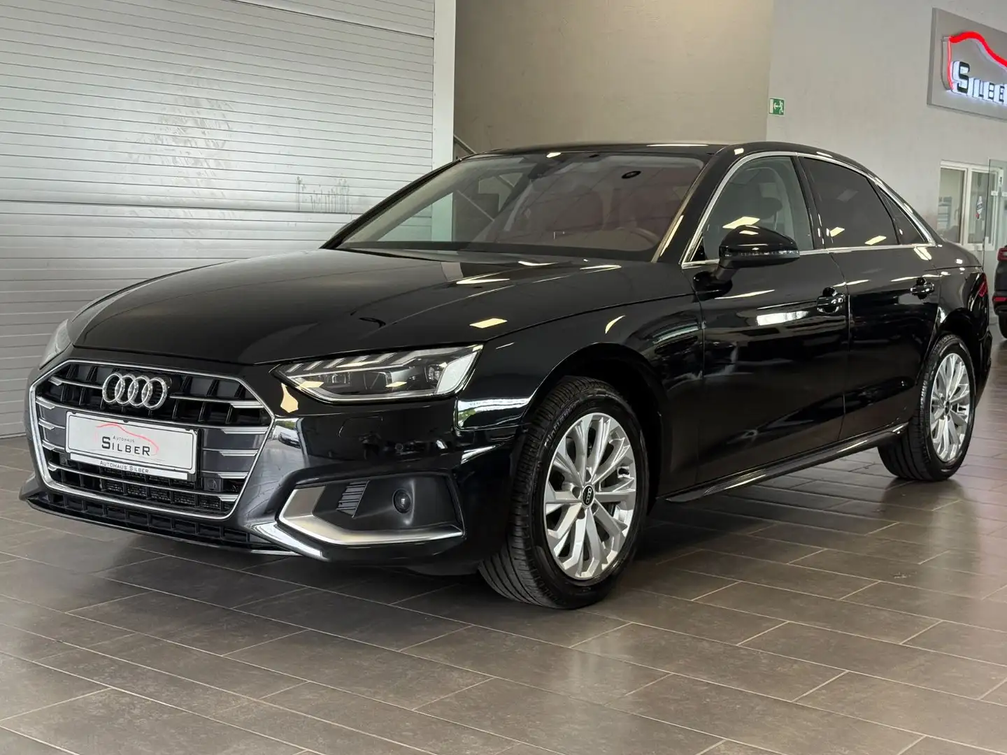 Audi A4 Lim. 30 TDI advanceLED/Massage/AHK Zwart - 1