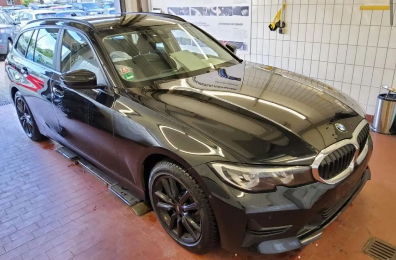 BMW 320 320d Touring Advantage|NAVIGATION|SHZG|LED| - 2