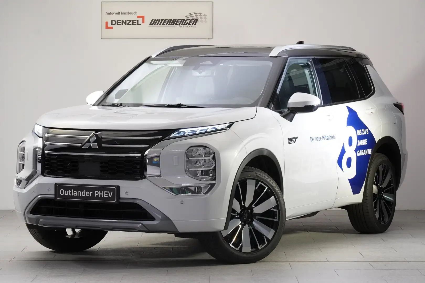 Mitsubishi Outlander PHEV 2,4 4WD Diamond Leder Schwarz 25 Bílá - 1