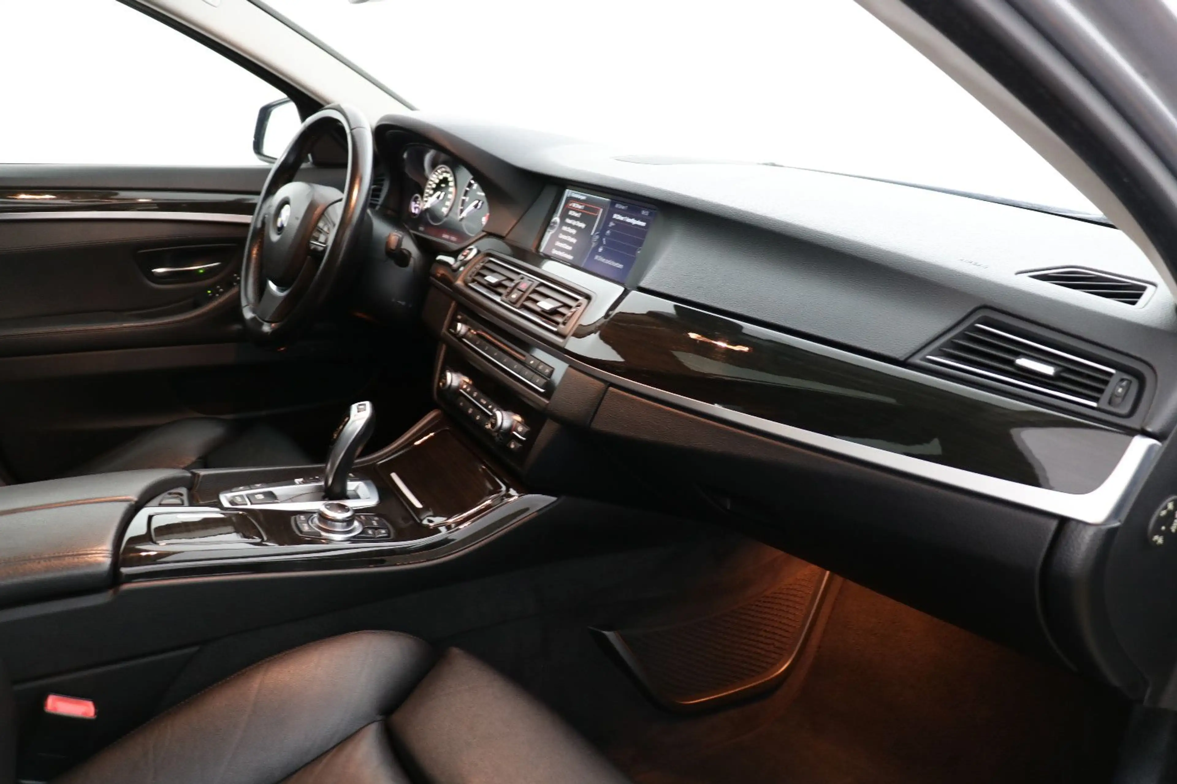 BMW 525 xDrive*TÜV 01/2027*Pano*Xenon*Leder* — photo 12