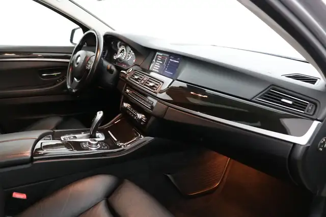 BMW 5 Series view 12