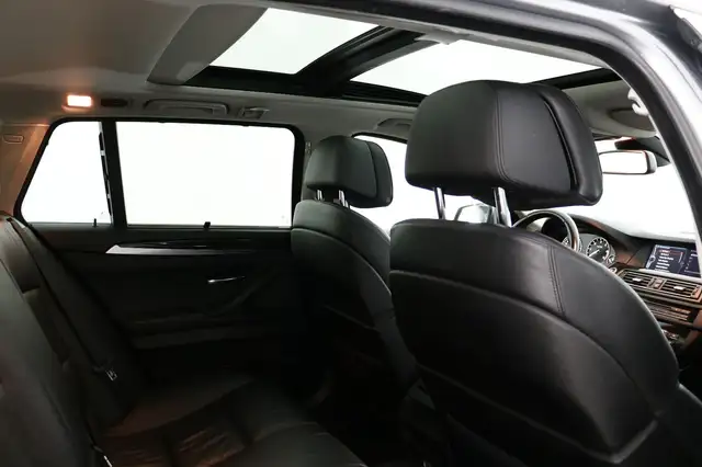 BMW 5 Series view 10