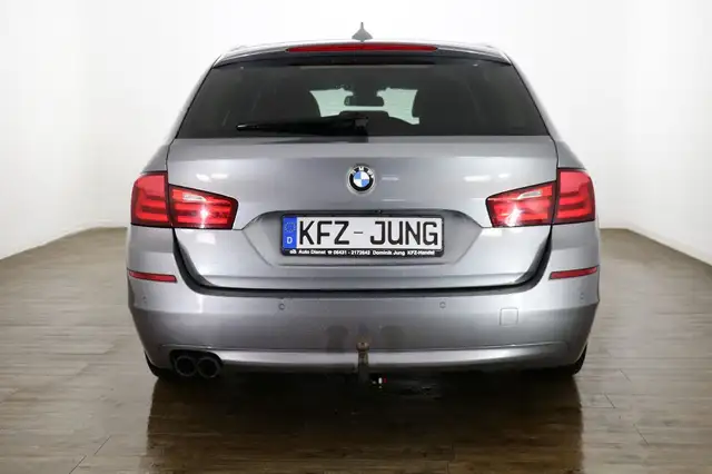BMW 5 Series view 6